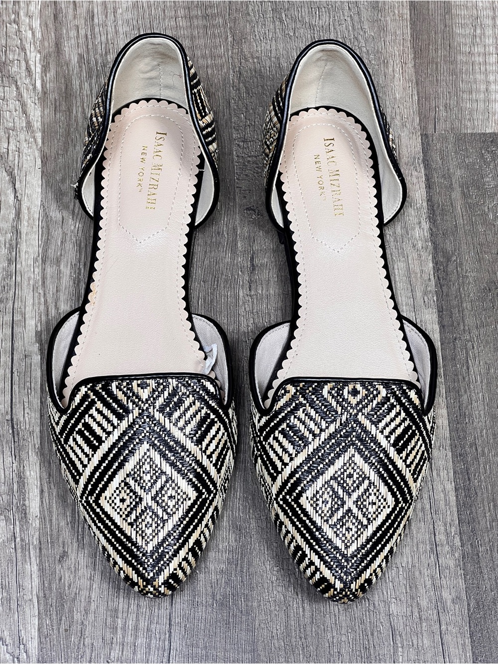 Isaac Mizrahi New York Black and Tan Geometric Flats - Size 9.5
